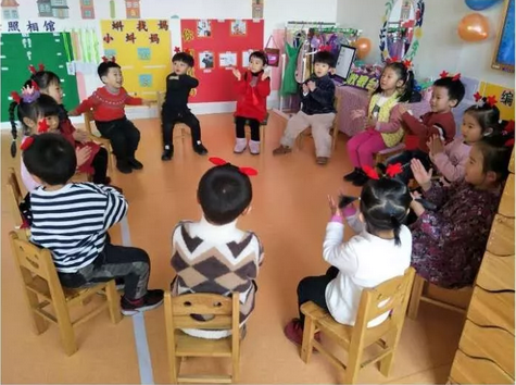 大手小手齊歡樂——力邁秦皇島山海關(guān)幼兒園元旦聯(lián)歡活動(dòng)