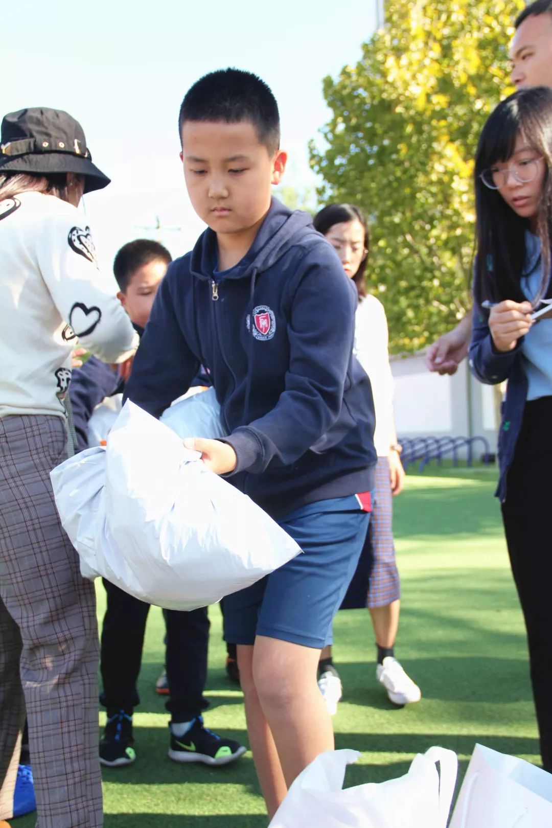 讓愛變成一道光/北京市力邁中美國際學(xué)校冬衣捐助公益活動(dòng) (圖10)