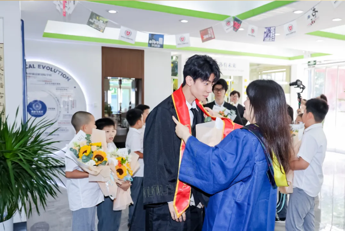 Graduation Ceremony力邁高中畢業(yè)典禮 | 從力邁走向世界，向成就未來(lái)者致敬！(圖4)